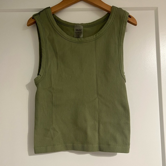 Aritzia Sunday Best Sinchseamless Crop - Picture 2 of 5